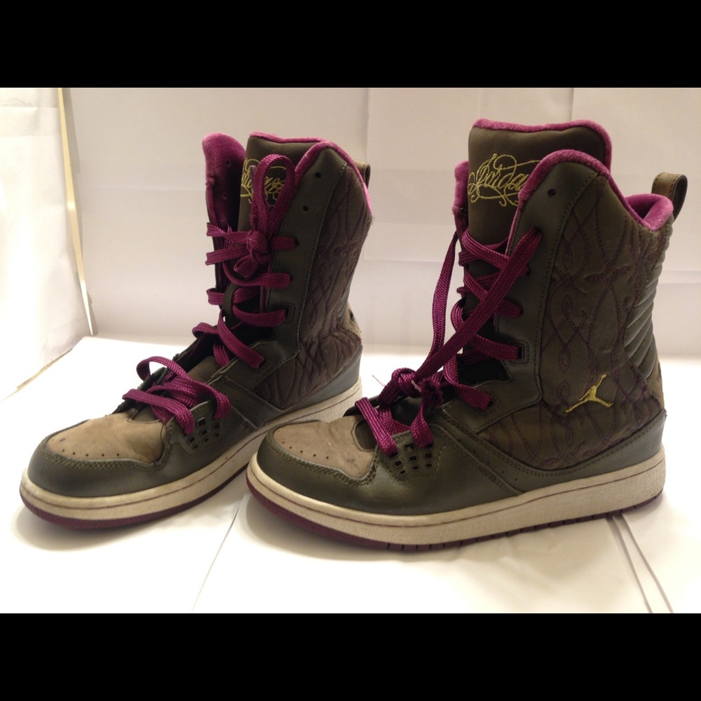 Girls Jordan Boots Sz 6Y